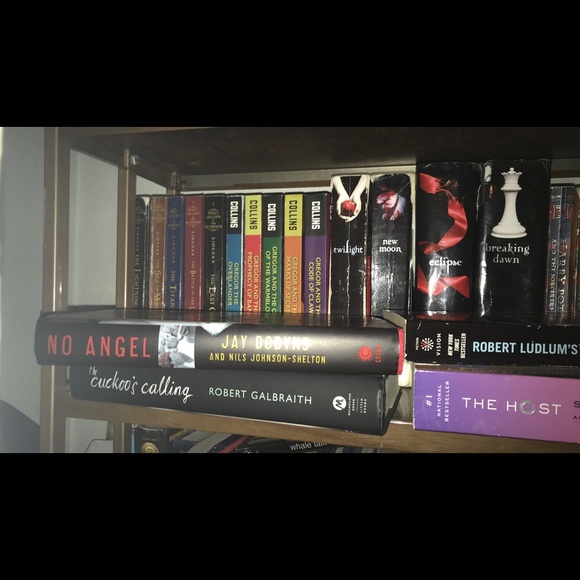 Books - Picture 5 of 6